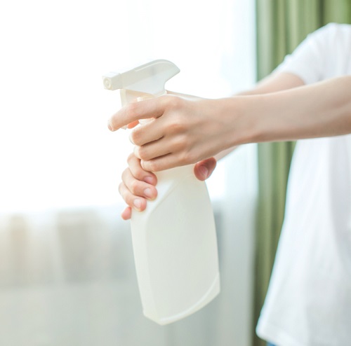 How to Make Homemade Air Freshener Spray With Fabric Softener