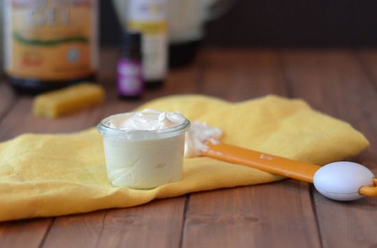 Face cream with camellia oil