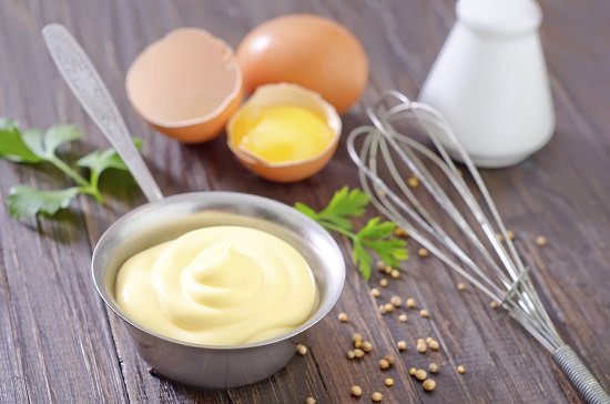Mayonnaise and egg mask