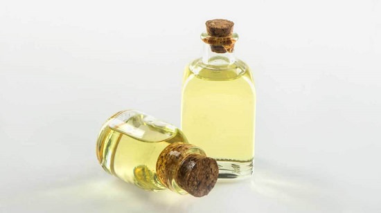 Castor Oil for Face Cleansing2