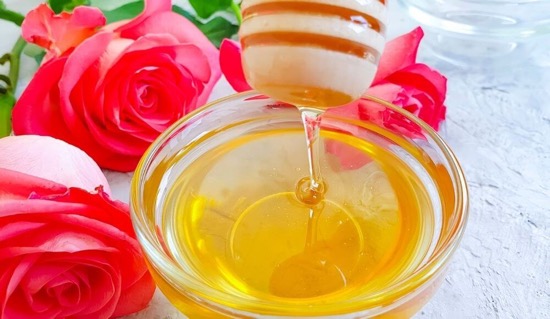 Honey and Rosewater for Pimples 1ef4