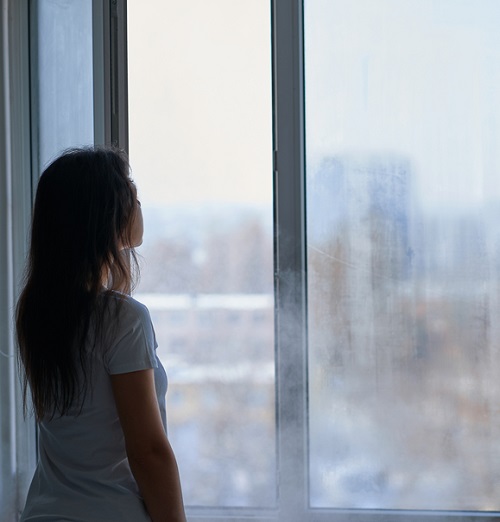 How to Frost a Window with Cornstarch