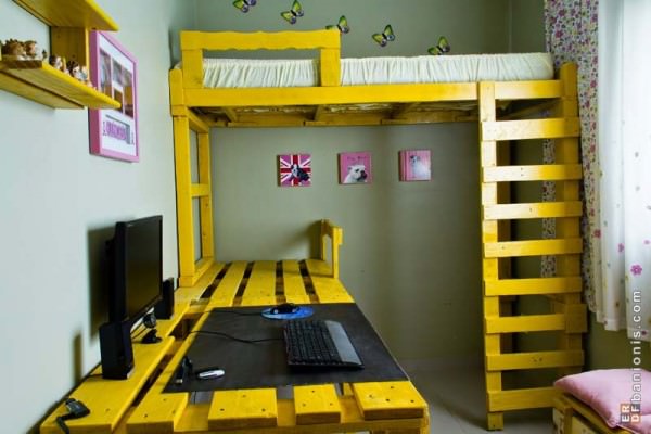 Bunk Beds from Pallets DIY1