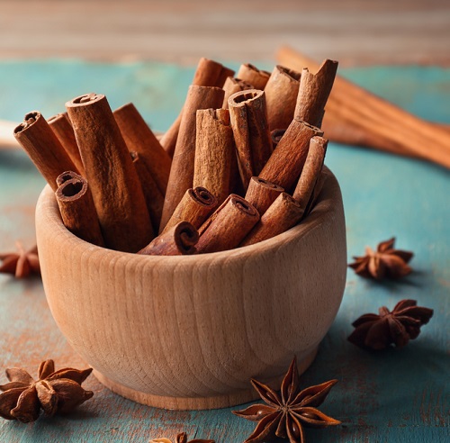 Cinnamon in Bath Water Benefits