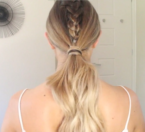 Fun easy hair styles while traveling