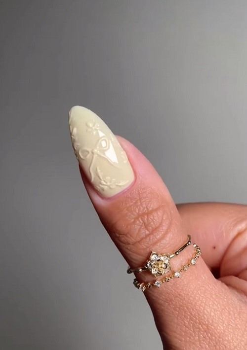 Yellow summer nails