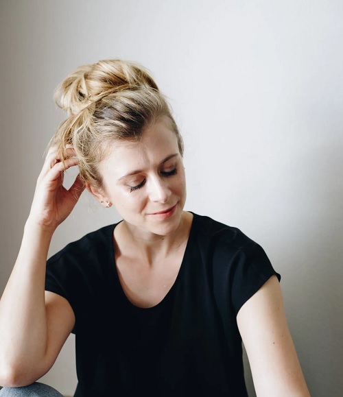 Quick and Easy Messy Bun For Medium Hair