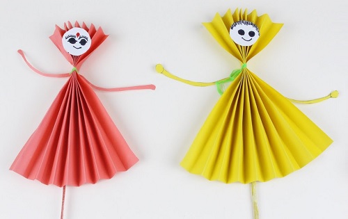 Origami Red and Yellow Paper Dolls