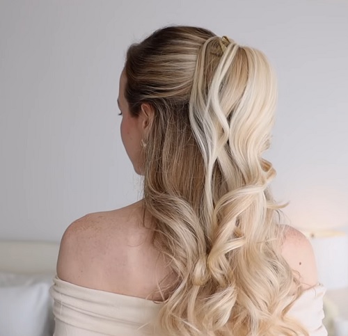 Easy Half up with Claw Clip Hairstyle