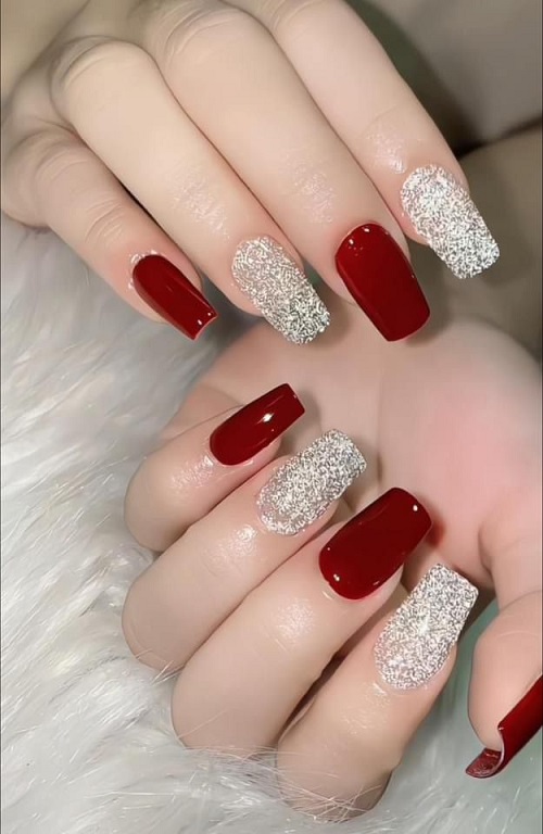 Beautiful Glitter Nails Design Ideas 4