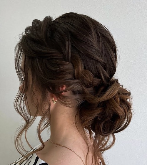 Beautiful messy bun hairstyle tutorial