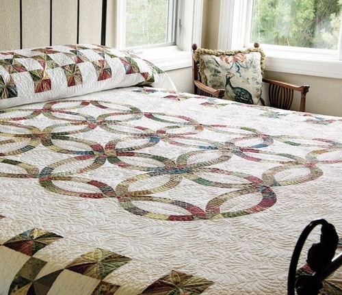top Double Wedding Ring quilt
