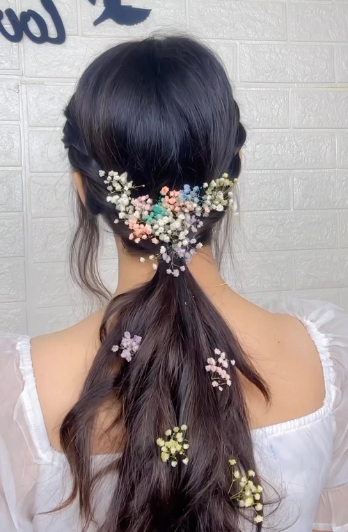 Hairstyle with real Flowers 